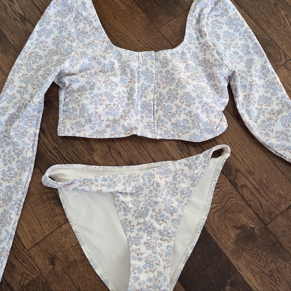 Rylee + Cru Blue and White Floral 2pc Bikini Girls Size 16 - Picture 2 of 5